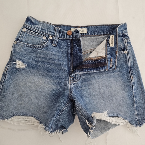 Madewell Relaxed Mid-Length Distressed Denim Shorts Size 24 Raw Hem Ripped - Picture 4 of 9